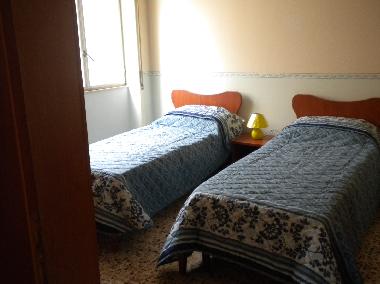 Zimmer mit zwei Einzelbetten