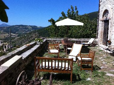 Schloss / Burg in Pievebovigliana (Macerata) oder Ferienwohnung oder Ferienhaus