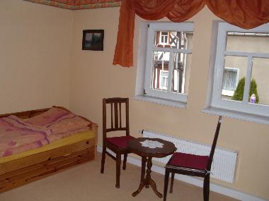 Schlafzimmer/ ausziehbares Bett
