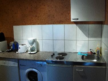 Kche mit Kaffeemaschiene, Waschmaschiene, Trockner, Minibackofen, ...