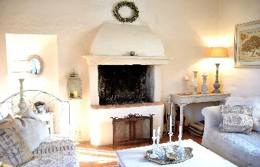 gem�tliches Wohnzimmer mit offenem Kamin