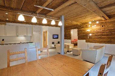 Leerschir EG mit viel altem Holz und modern