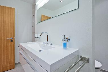 Moderne Nasszellen mit Schwellenloser Dusche