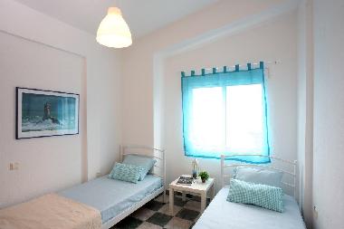 Schlafzimmer mit zwei Einzelbetten