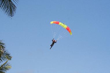 Villa Palmpark, 2 x im Jahr Fallschirmspringen, entweder im Tandem oder als Sch�ler mit Lehrer