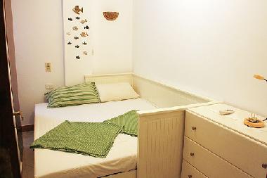 sleeping room with a couch, enabled for 2 persons (children)