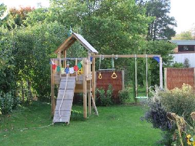 Garten mit Spielplatz