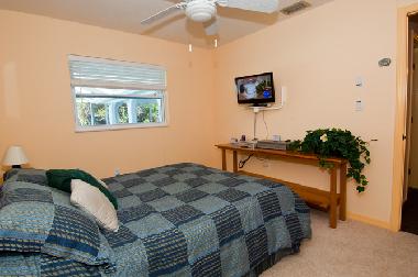 2 Schlafzimmer mit Doppelbetten