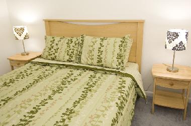 2 Schlafzimmer mit Doppelbetten