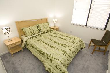 2 Schlafzimmer mit Doppelbetten