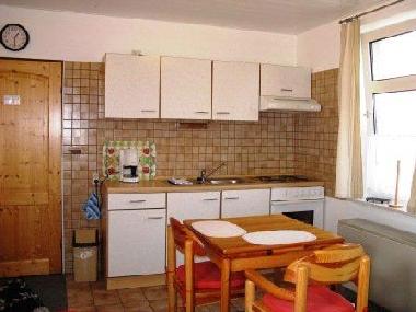 K�chenzeile mit Essplatz