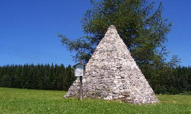 Die Cheopspyramide nahe Neudorf.