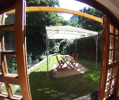 Garten und Terrasse nach S�den