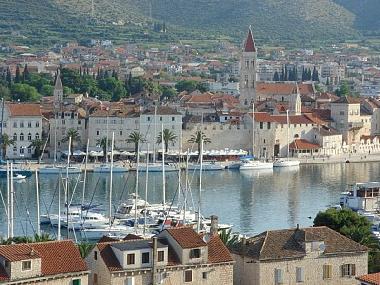 Ferienhaus in Okrug Gornji (Splitsko-Dalmatinska) oder Ferienwohnung oder Ferienhaus