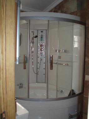 Badezimmer Penthouse mit Jacuzzi, Steamdouche