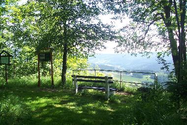 �berall gibt es B�nke um die Aussicht zu geniessen