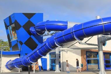 von Aussen gesehen, Wasserspielgelaende