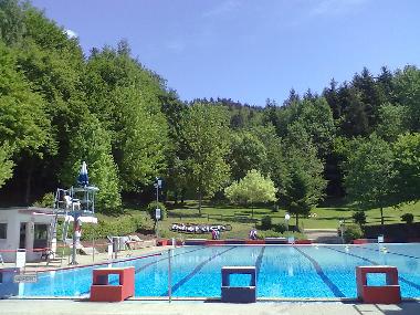 Freibad ( fast vor der Haust�re )