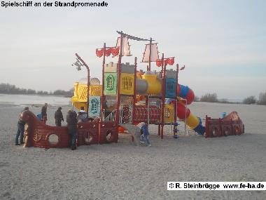 Spielmglichkeiten am Strand