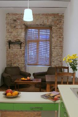 Gemtliches Wohnzimmer von der Kche aus gesehen