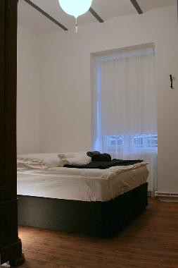 zweites Schlafzimmer (mit 1,4 m breitem Doppelbett)