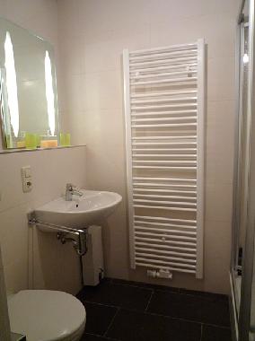 Modernes Duschbad mit WC....