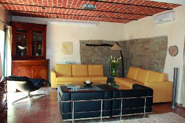 Gem�tliche Piemonteser Ecke mit TV Projektor und SAT Anschluss