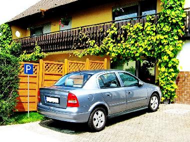 Ihr Parkplatz vor der Ferienwohnung