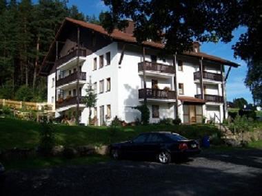 Hausansicht Wohnung Boris ber Hauseingang 1.Etage links