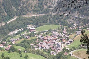 Blick auf das Bergdorf Grengiols