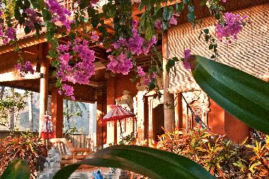 Blick auf den Eingang des Hauptgeb�udes.