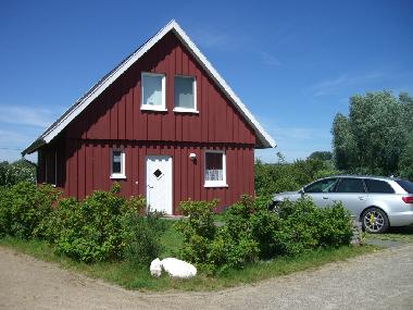 liegt an einer ruhigen Privatstra�e, Parkplatz am Haus