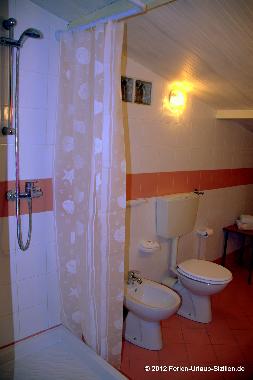 Das groe Duschbad mit Bidet und WC ...