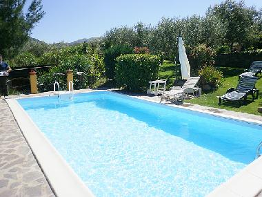 Hauseigener Pool mit Whirleigenschaft