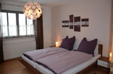 Schlafzimmer 1