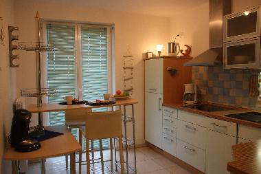 K�che mit Zugang zum Balkon