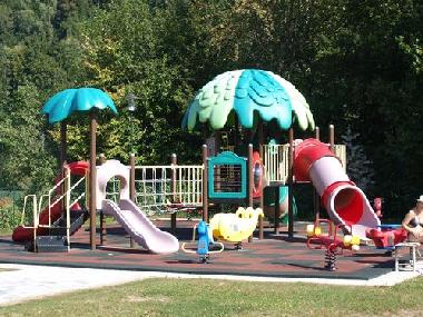 Kinderspielplatz im Feriendorf