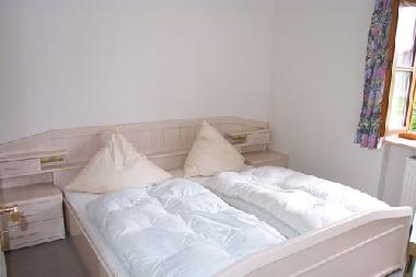 Schlafzimmer mit Doppelbett