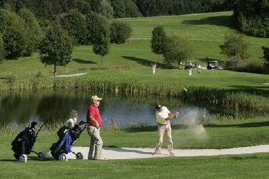 Golfen, ca. 6 km entfernt