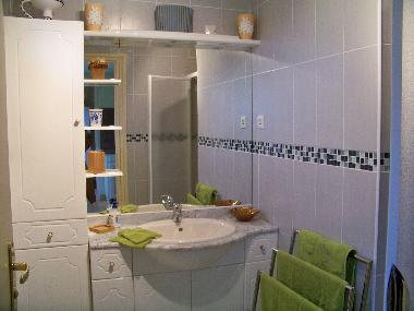 Badezimmer mit Dusche