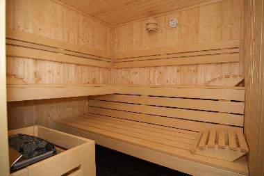 eigene Sauna f�r 4 Personen im Bad des Hauses Sonnentr�uemer