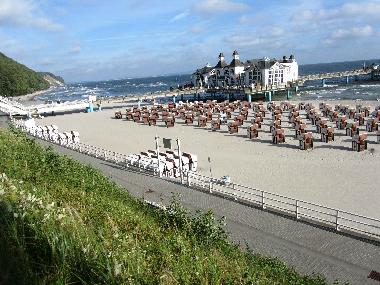 Sellins Hauptstrand mit Blick auf die Seebr�cke