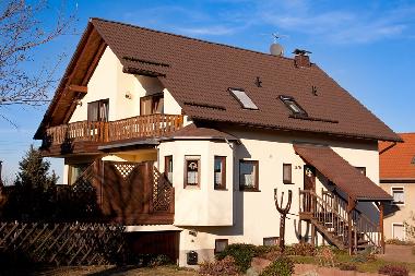 Vorderansicht - Fewo mit Balkon 1. Etage