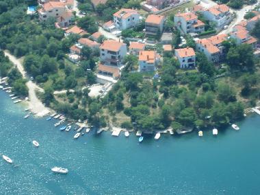 Kleine Strand und Liegepl�tzen