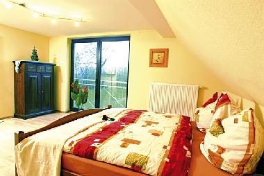 OG Wohnung Torge, Schlafzimmer 1 von 2, mit elektr. Roll�den