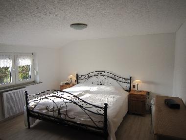 Schlafzimmer EG mit Kinderreisebett