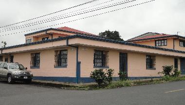 Eckhaus (�ber 150 Jahre alt) mit neuem Apartement und Studio