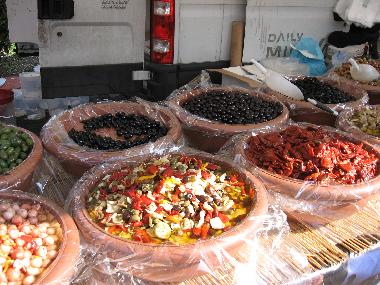 Samsags gibt es einen Markt in Porlezza, mit herrliche Italienische Spezialit�ten 