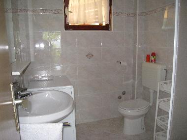 (1 von 2) Badezimmer Appartement Oben