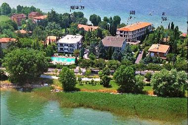 Die Super HALBINSEL von SIRMIONE: ueberall WASSER